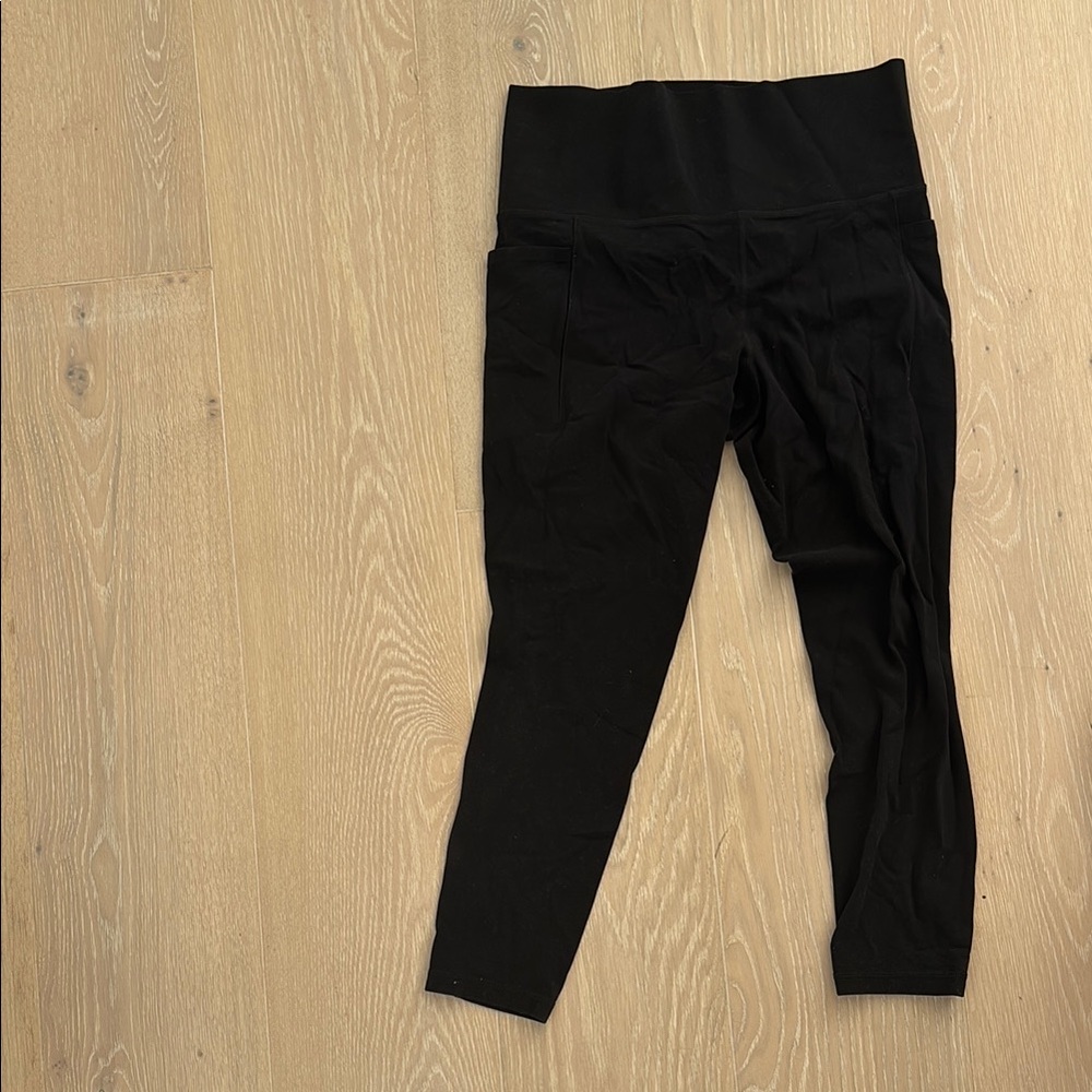 Athleta salutation stash pocket II 7/8 tight